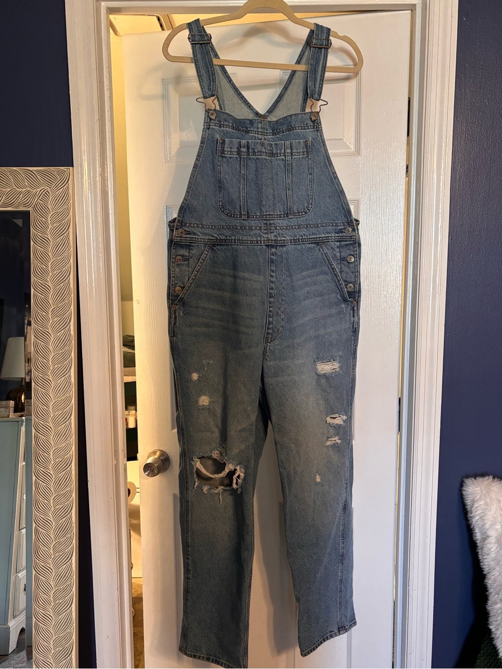 ⭐️Abercrombie & Fitch⭐️ Distressed Overalls